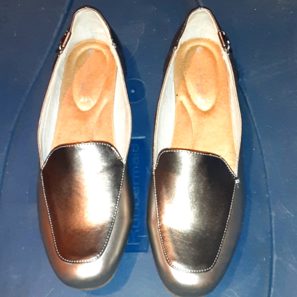 Gloria VANDERBILT SILVER MEMORY FOAM FLATS NRMINT